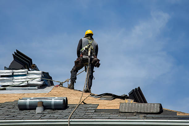 Professional Roofing technician working in Pleasant Hill, OR